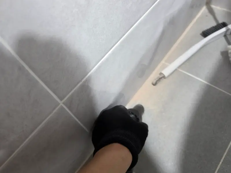 변기 양쪽이 비어 있던 욕실, 접이식으로 시공 사진 4